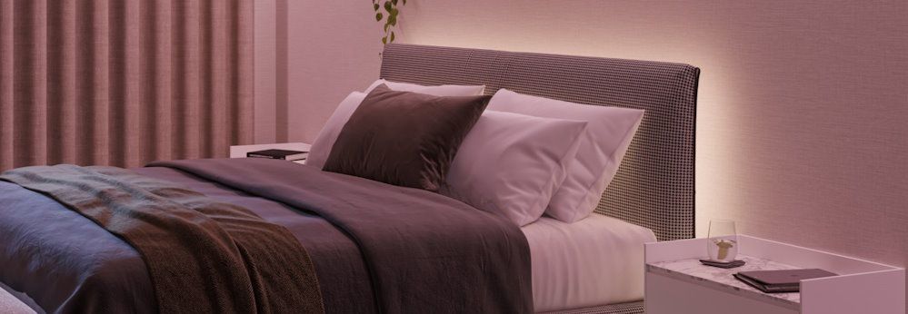 Modernes Schlafzimmer mit Beleuchtung
